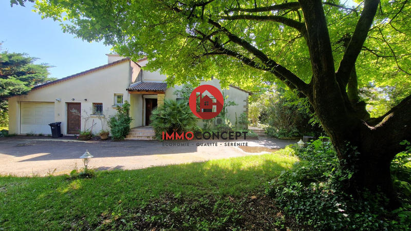 Maison traditionnelle - 221 m² - 9 pièces