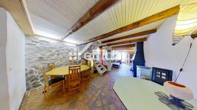 Maison - 220 m² - 7 pièces