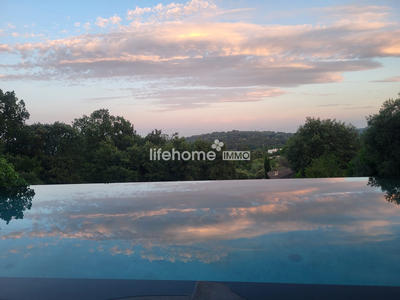 Villa - 234 m² - 5 pièces