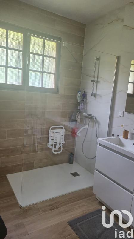 Maison - 242 m² - 11 pièces