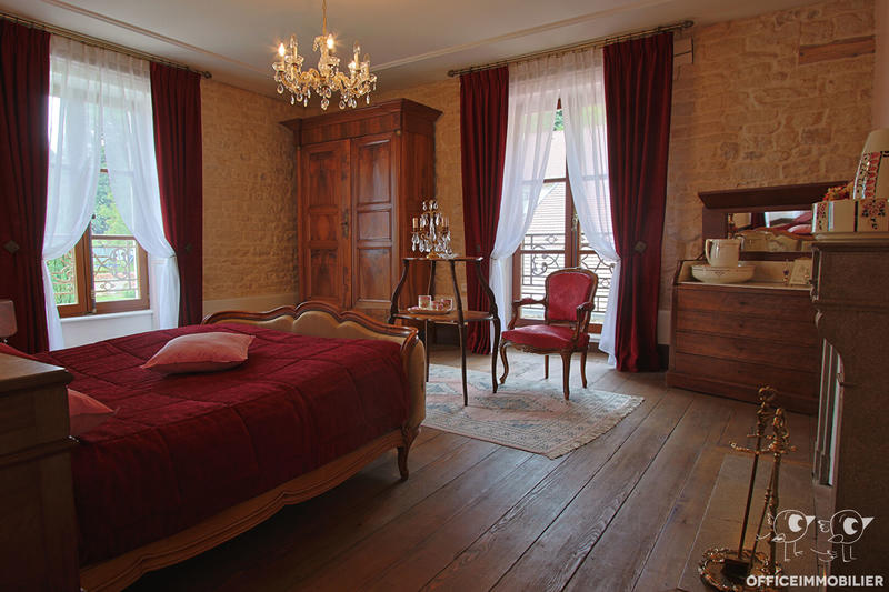 Maison - 380 m² - 9 pièces