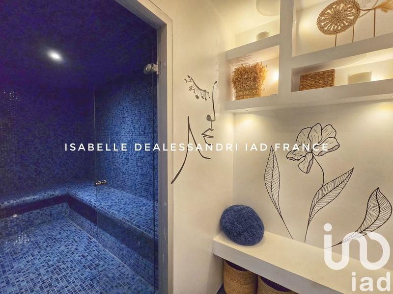 Maison - 340 m² - 10 pièces