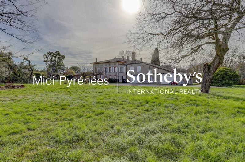 Maison - 232 m² - 6 pièces