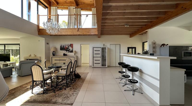 Maison d'architecte - 270 m² - 7 pièces