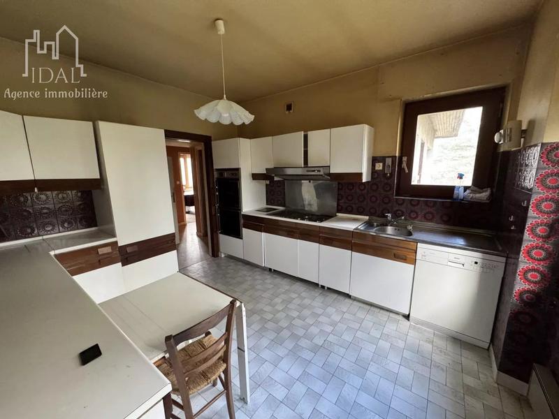 Maison - 272 m² - 11 pièces