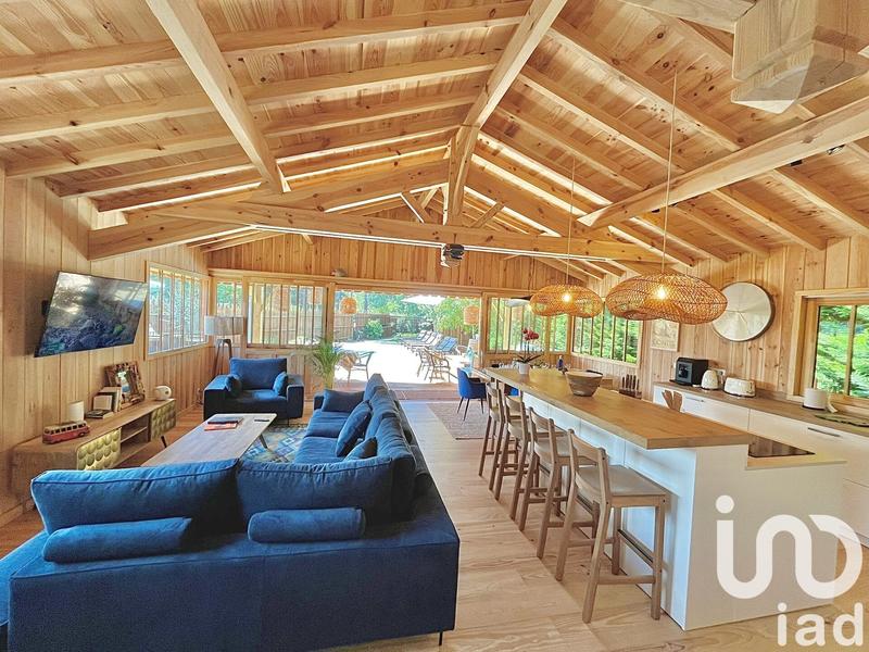 Maison - 256 m² - 7 pièces