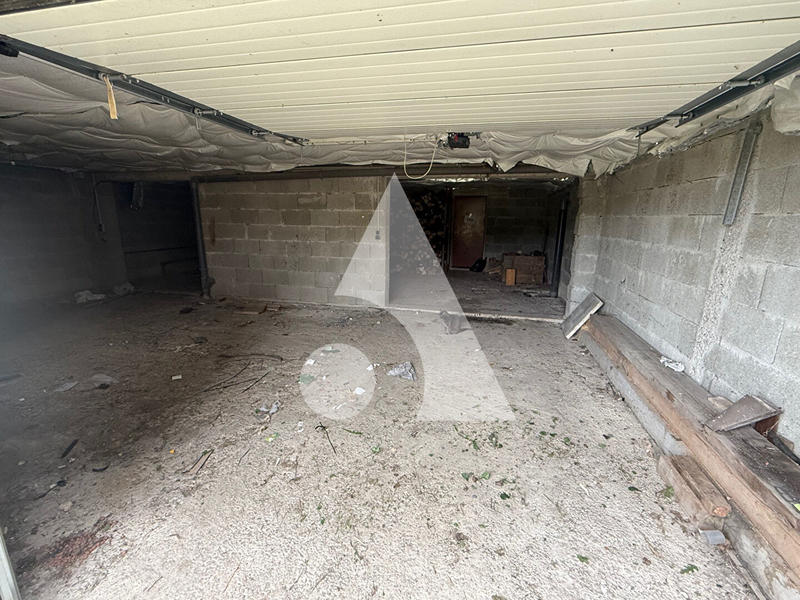 Maison - 222 m² - 7 pièces