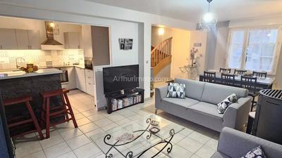 Maison - 91 m² - 6 pièces