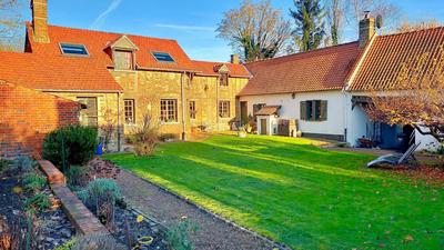 Maison - 239 m² - 10 pièces