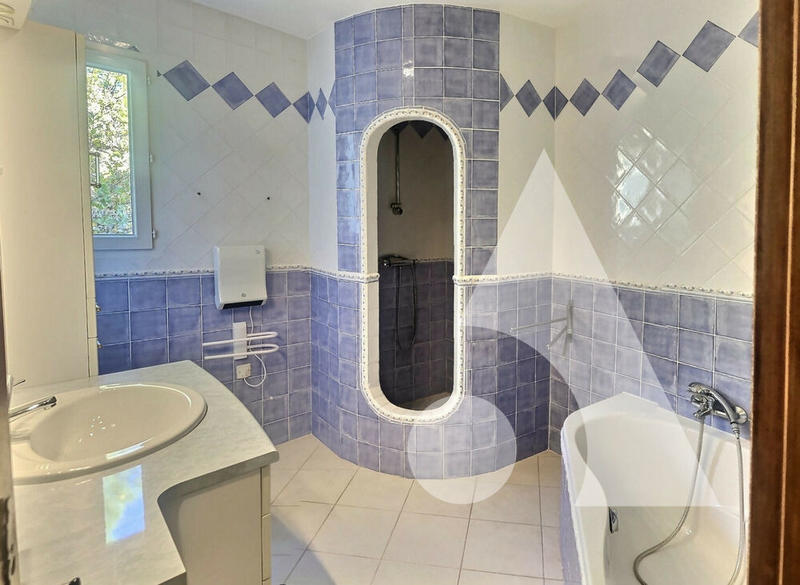 Maison - 275 m² - 6 pièces