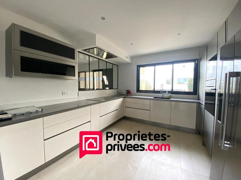 Maison - 218 m² - 9 pièces