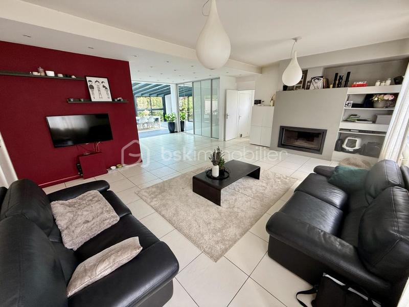 Demeure - 268 m² - 8 pièces