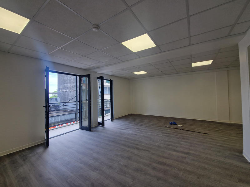 Local commercial - 674 m²