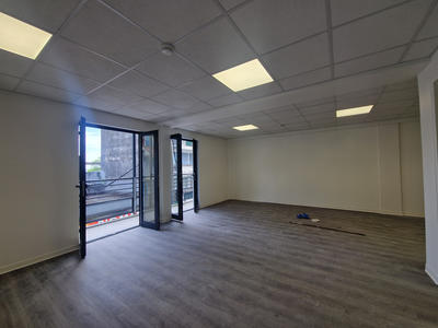 Local commercial - 674 m²