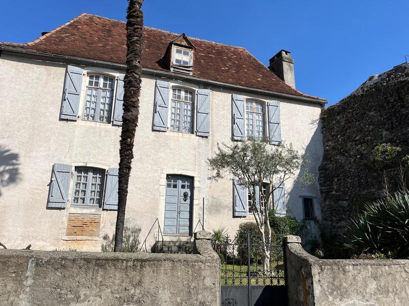 Maison ancienne - 162 m² - 6 pièces