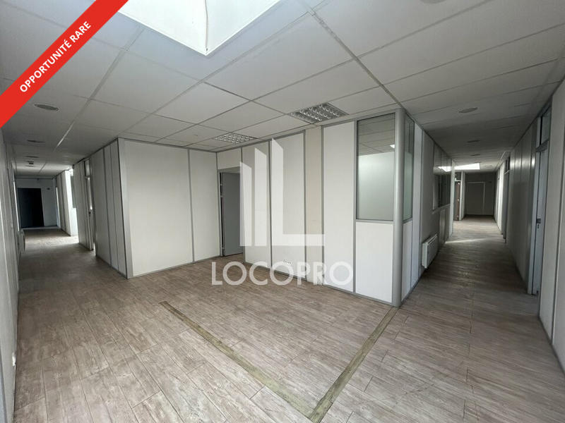 Bureau - 555 m²