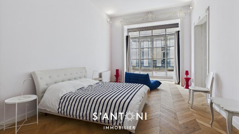 Appartement haussmannien - 91 m² - 2 pièces