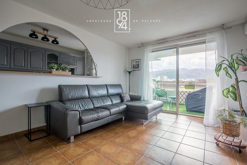 Appartement - 94 m² - 4 pièces