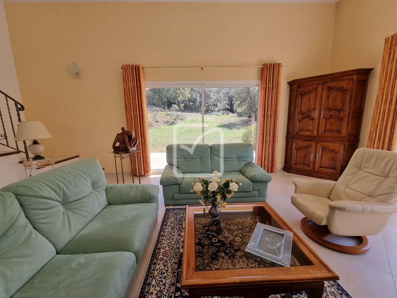 Propriété - 217 m² - 6 pièces