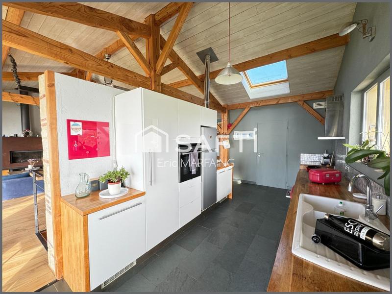 Maison - 230 m² - 8 pièces