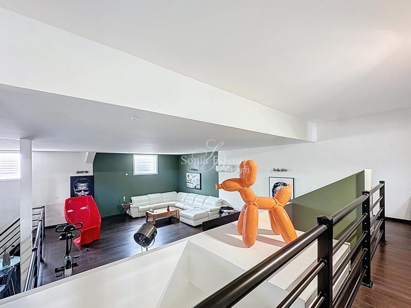 Maison - 320 m² - 7 pièces