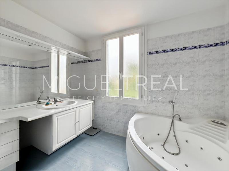 Maison - 135 m² - 6 pièces