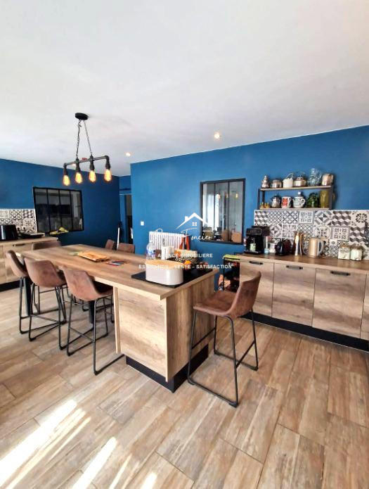 Maison traditionnelle - 200 m² - 8 pièces