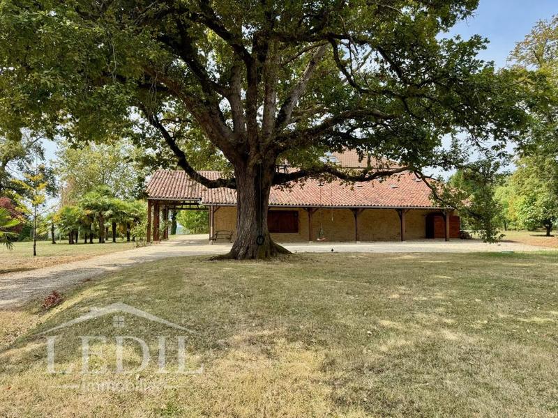 Maison - 424 m² - 7 pièces