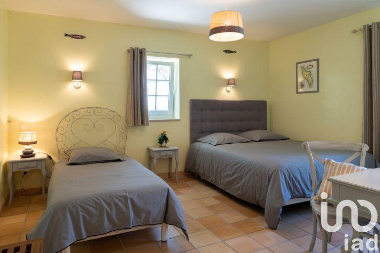 Maison - 560 m² - 12 pièces