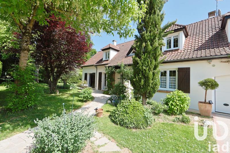 Maison - 203 m² - 9 pièces