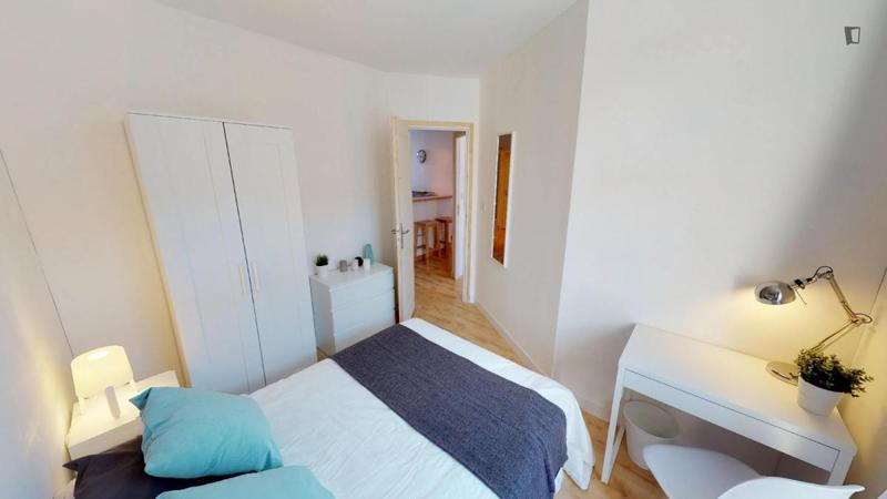 Chambre - 9 m² - 5 pièces