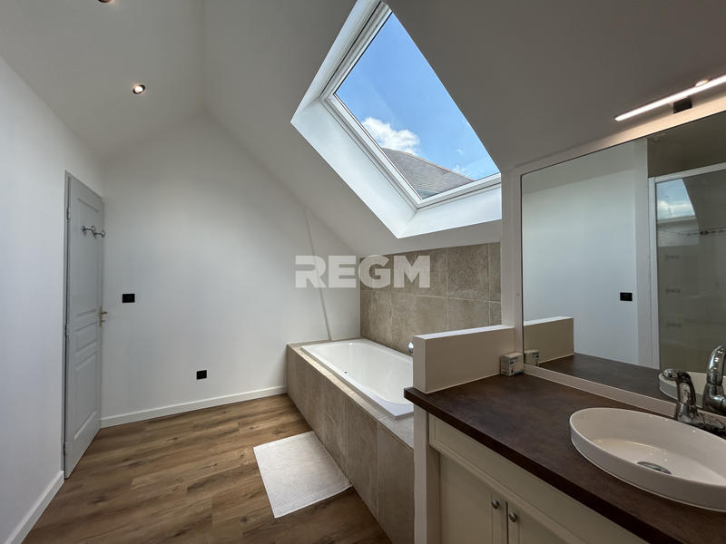 Maison - 205 m² - 7 pièces