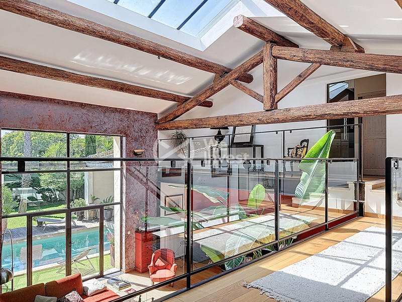 Maison - 220 m² - 8 pièces