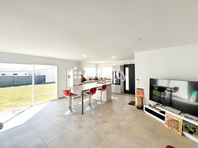 Maison - 102 m² - 4 pièces