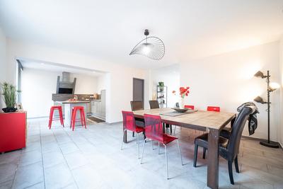 Maison - 230 m² - 6 pièces