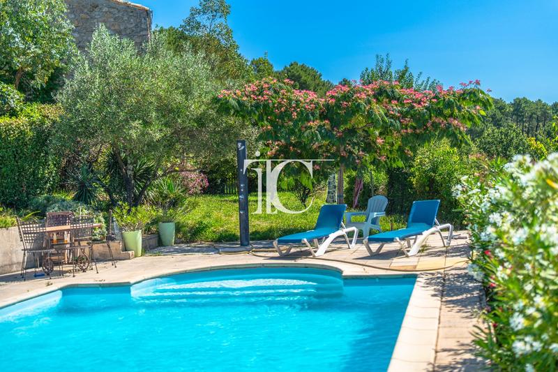 Propriété - 363 m² - 12 pièces