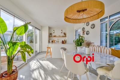 Maison - 190 m² - 8 pièces