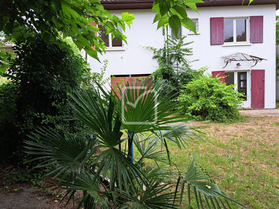 Maison - 280 m² - 9 pièces