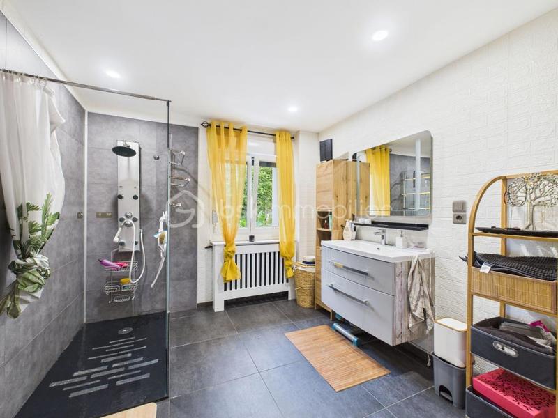 Maison - 183 m² - 7 pièces