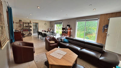 Maison - 230 m² - 7 pièces