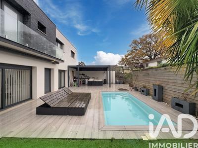 Maison - 187 m² - 6 pièces