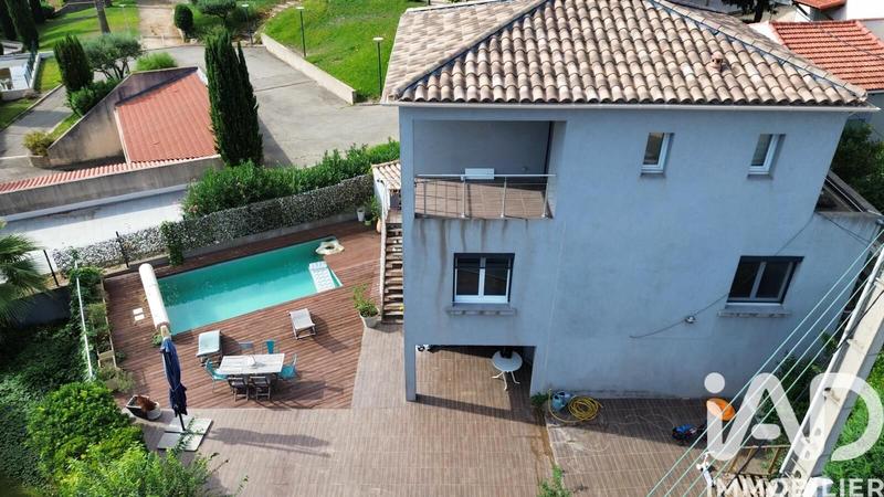 Maison - 140 m² - 5 pièces