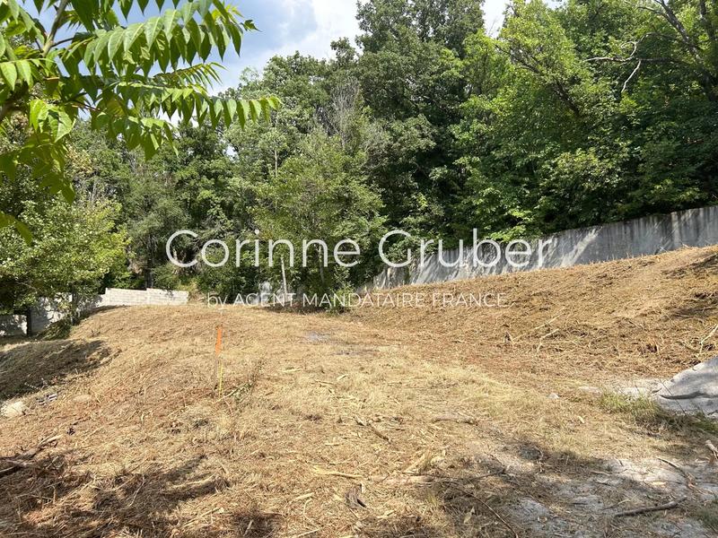 Terrain constructible - 628 m²