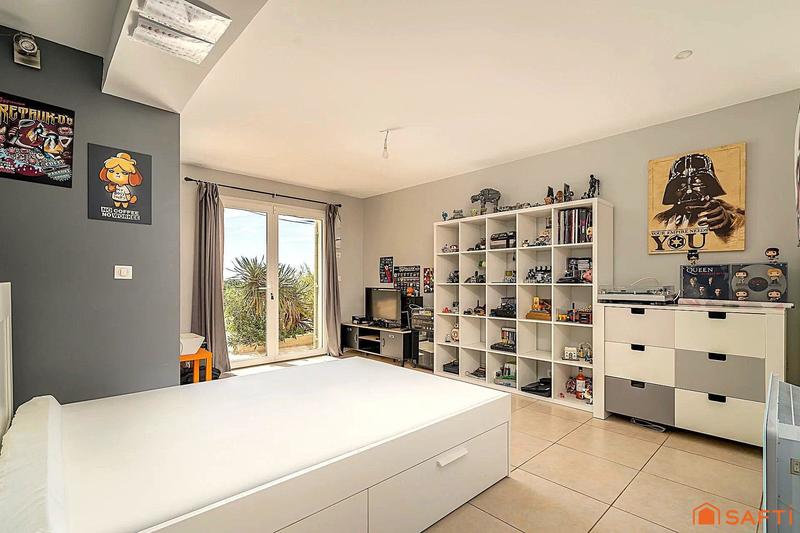 Maison - 250 m² - 9 pièces