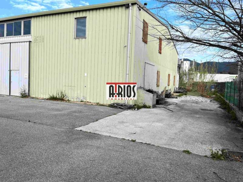 Local d'activité / Entrepôt - 1 710 m²