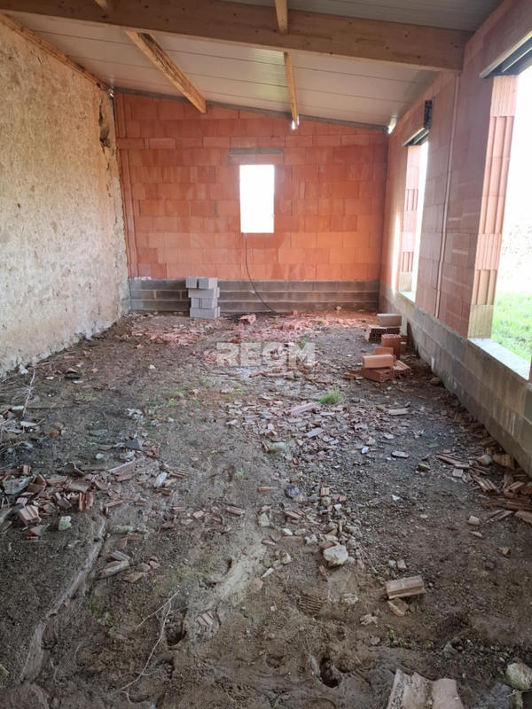 Maison - 260 m² - 1 pièce