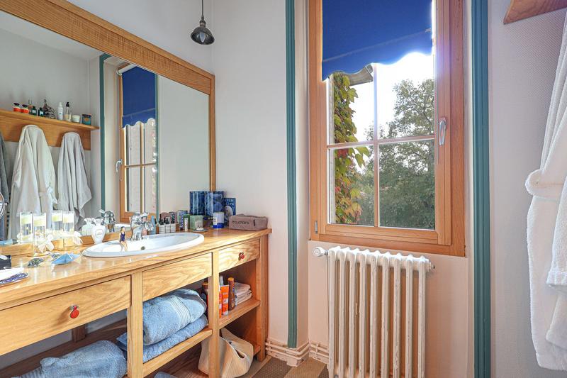 Maison - 360 m² - 12 pièces