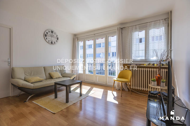 Chambre - 9 m² - 4 pièces