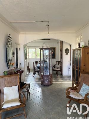 Maison - 201 m² - 10 pièces