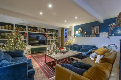 Maison - 192 m² - 7 pièces